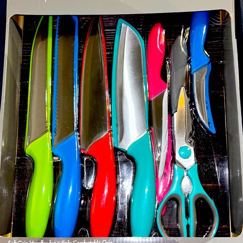 Eight piece, soft grip color handle, cutlery set